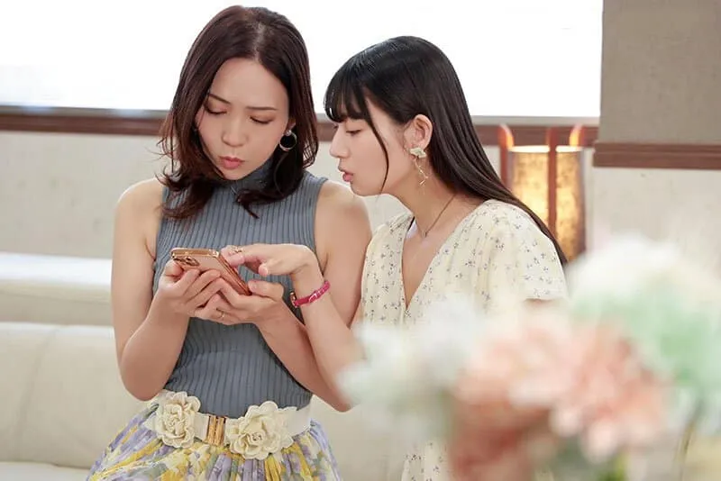 Người phụ nữ có gã chồng rủ cô bạn thân cùng địt trộm với trai trẻ qua mạng